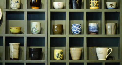 5 tips για να οργανώσετε τα φλιτζάνια σας