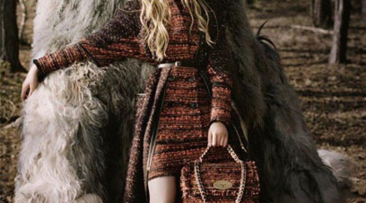 Ποιες πλέκουν τα πουλόβερ του οίκου Mulberry; Δες το βίντεο!