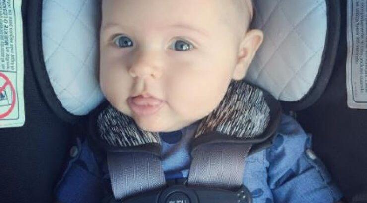 Επώνυμη μανούλα θηλάζει το νεογέννητο μωράκι της και την είδαμε στο instagram!