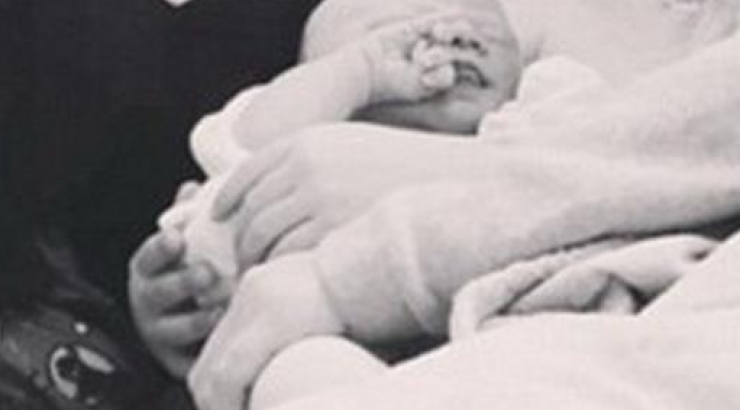 Μετά από δύο κόρες και ένα γιο, ο επώνυμος που υποδέχθηκε το τέταρτο μωράκι του!