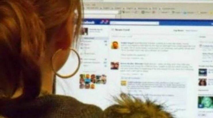 Να γιατί δεν πρέπει να κοιτάς το προφίλ του πρώην στο facebook