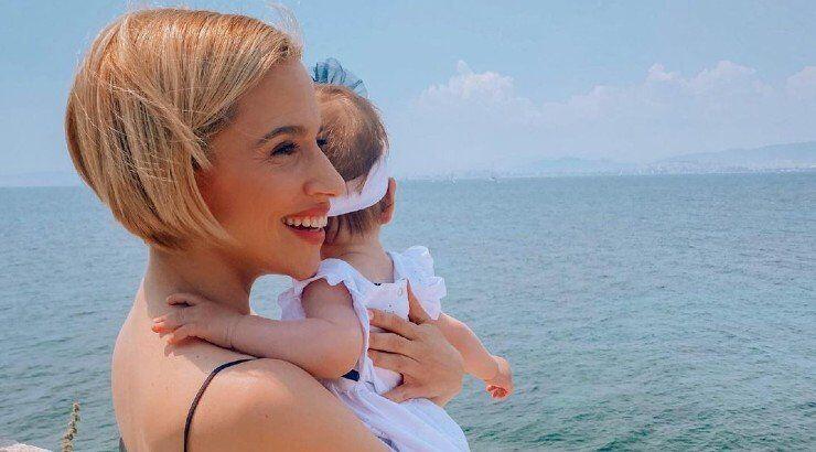 Νάντια Μπουλέ: Έκανε γυμναστική παρέα με την ενός έτους κόρη της! [βίντεο]