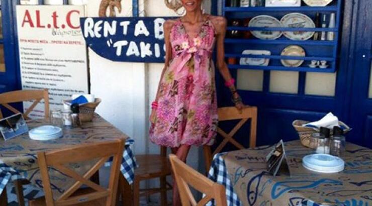 Εικόνες - σοκ: Η Νανά Καραγιάννη συνεχίζει να προκαλεί στο Facebook!