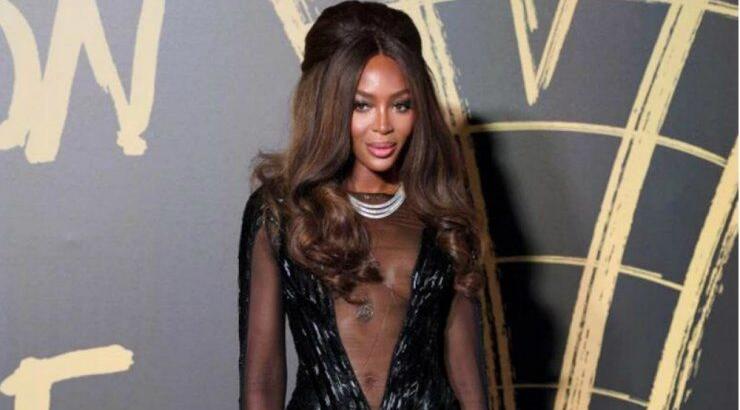 H εμφάνιση της Naomi Campbell με see-through φόρεμα έγινε το θέμα συζήτησης του London Fashion Week