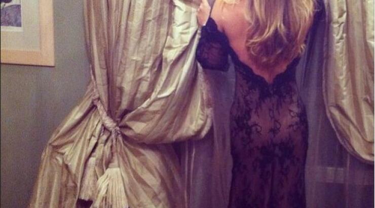 Ποια Ελληνίδα παρουσιάστρια έχει αυτή την σέξι πίσω όψη;