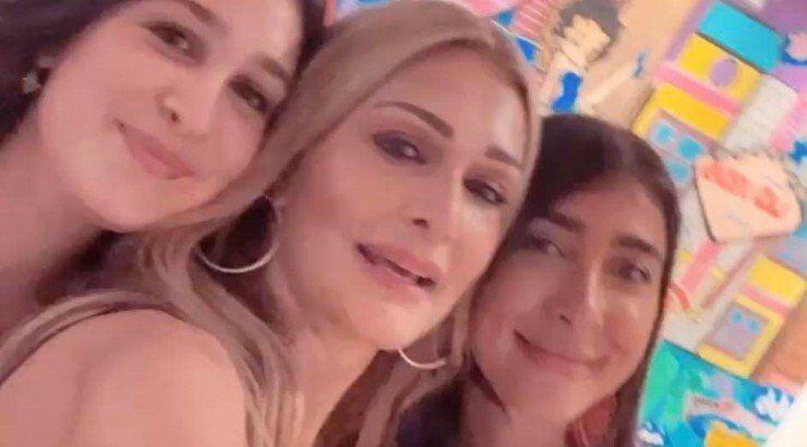 Νατάσα Θεοδωρίδου: Ταξίδι “αστραπή” στην Κύπρο με τις δύο της κόρες, Χριστίνα και Ανδρεάνα [βίντεο]