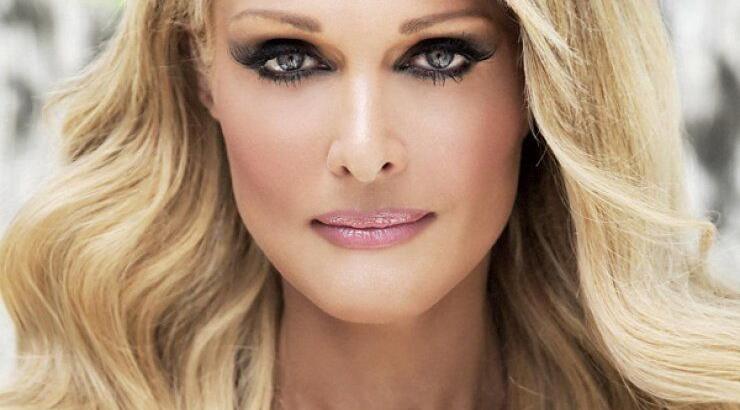 Η Νατάσα Θεοδωρίδου... κάνει στάση στην Αγία Νάπα