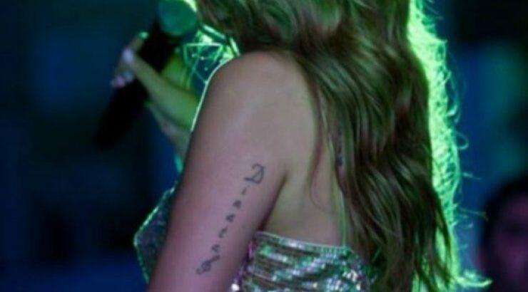 Ποιά Ελληνίδα τραγουδίστρια "χτύπησε" τατουάζ και άλλαξε μαλλί;