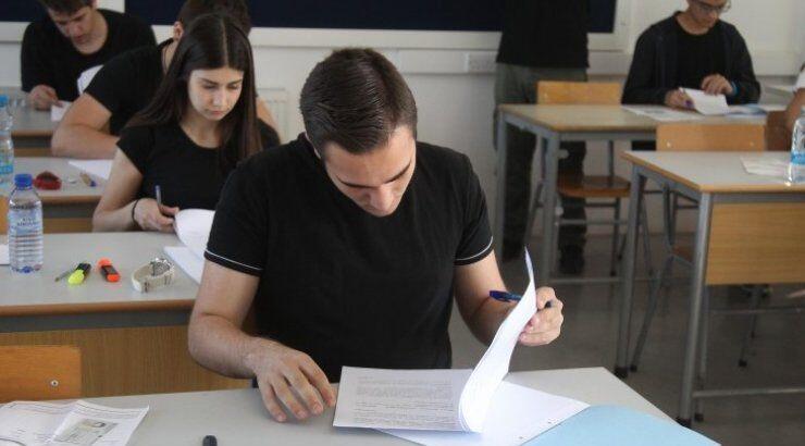 Πρεμιέρα των Παγκυπρίων, αρχή με τα Νέα Ελληνικά