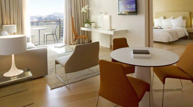 5 ελληνικά ξενοδοχεία με θέα που κόβει την ανάσα