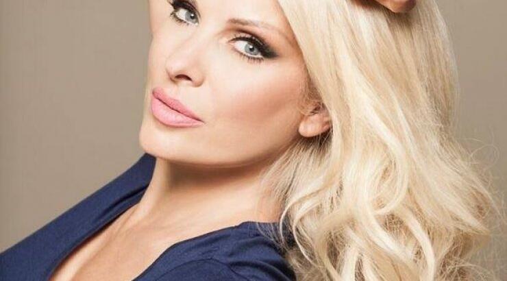 Ελένη Μενεγάκη: Η σπόντα στον αέρα της εκπομπής της για την απόφαση του καναλιού της να την "κόψει" νωρίτερα από ότι γνώριζε