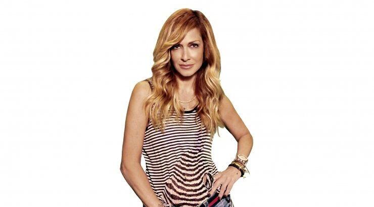 Κανείς δεν το πίστευε: Η Άννα Βίσση διέκοψε συναυλία στην Κόρινθο όταν αυτοκίνητο έπεσε στη θάλασσα!