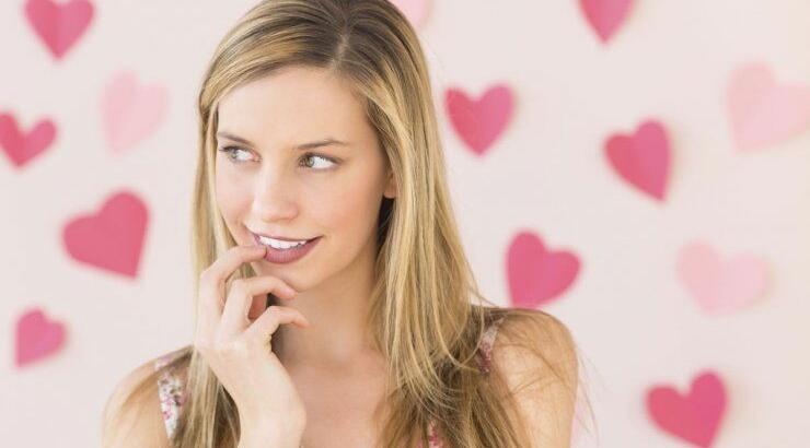 9 κόλπα για να βγαίνεις κούκλα στις φωτογραφίες