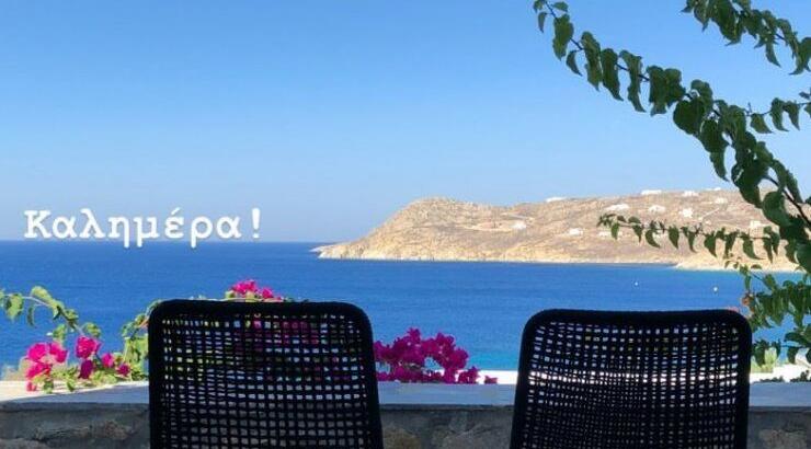 Επώνυμος Κύπριος απολαμβάνει αυτή την υπέροχη θέα στο νησί των ανέμων!
