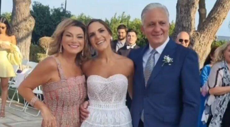 Νίκος Τορναρίτης: Συγκινημένος αγκαλιά με την κόρη του, Έμιλυ την ημέρα του γάμου της! [εικόνες]