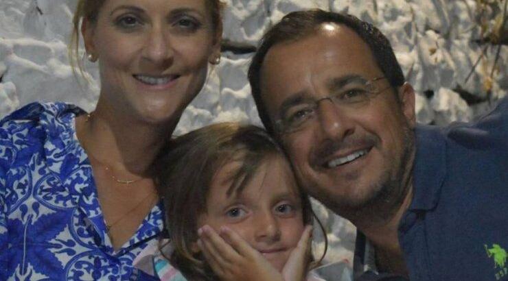 Νίκος Χριστοδουλίδης: Η φωτογραφία με τη μικρότερή του κόρη που μας ενθουσίασε!