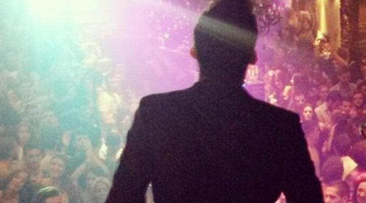 Νέος έρωτας στην ελληνική showbiz! Η πρώτη εμφάνιση Έλληνα τραγουδιστή με τη νέα του σύντροφο!