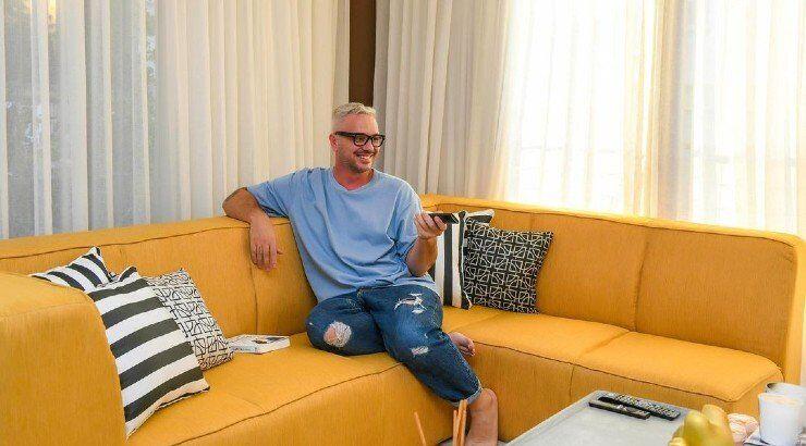 Νικόλας Ιωαννίδης: Όλες οι αλλαγές που έχει κάνει στο σαλόνι του μέσα στα χρόνια [εικόνες]