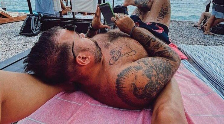 Έλληνας παρουσιαστής έκανε πρόταση γάμου στην αγαπημένη του και μόλις το μάθαμε! 