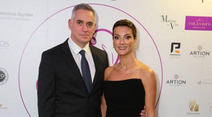 Νικόλας και Γιώτα Παπαδοπούλου: Βραδινή έξοδος με τις τρεις κόρες τους στη Λεμεσό [εικόνα]