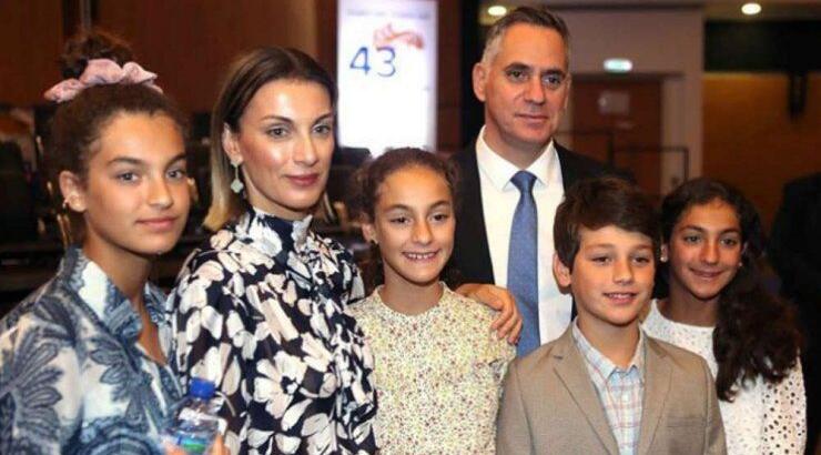 Γιώτα Παπαδοπούλου: Τα υπέροχα κόκκινα τριαντάφυλλα που της χάρισαν τα παιδιά της για τα γενέθλιά της!