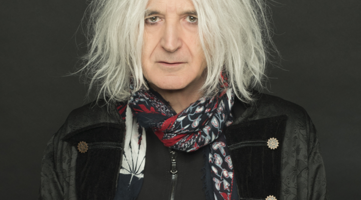 Δείτε τη νέα sexy συνοδό του Νίκου Καρβέλα 