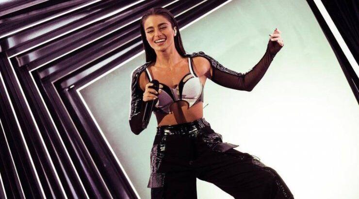 Noa Kirel: Η εκπρόσωπος του Ισραήλ συγκινεί μιλώντας για τη γιαγιά της που σκοτώθηκε στο Άουσβιτς 