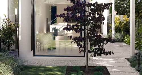 Ένας αρχιτέκτονας έχτισε ξανά ένα παλιό εξοχικό για να φτιάξει ένα μοντέρνο σπίτι γεμάτο φως