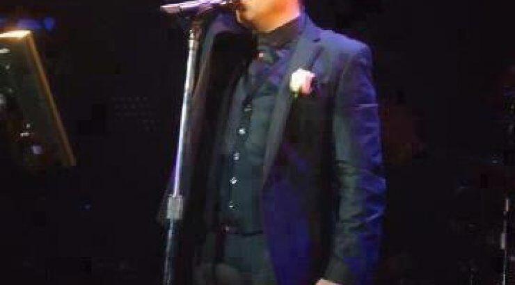 Νότης Σφακιανάκης: Το γύρο του διαδικτύου κάνει ο ναζιστικός χαιρετισμός του στην πίστα!