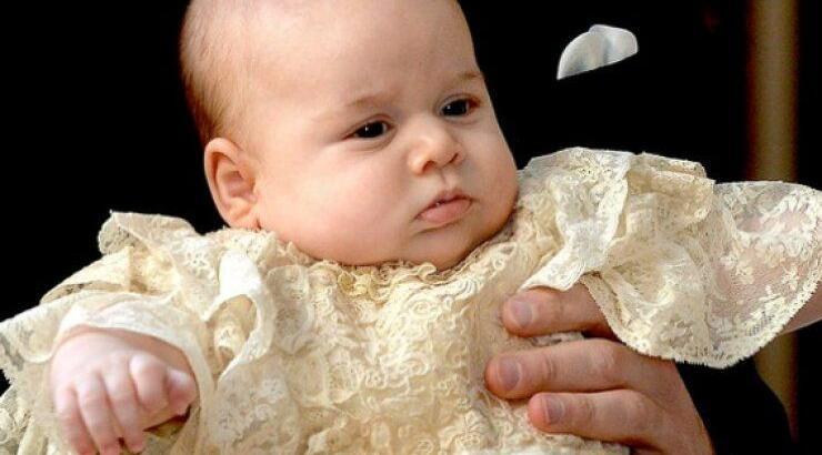 Σε μολυσμένα νερά βαφτίστηκε ο πρίγκιπας Γεώργιος! [βίντεο]