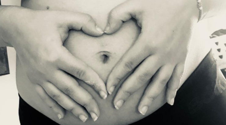 Ζευγάρι της κυπριακής showbiz λίγες εβδομάδες πριν τον ερχομό του μωρού τους αποκάλυψαν το όνομα που θα του δώσουν!