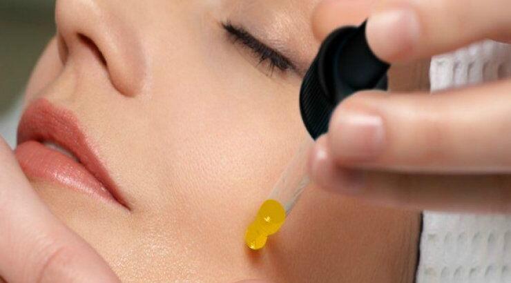 4 λόγοι για να χρησιμοποιείτε καθημερινά λάδι στο πρόσωπο