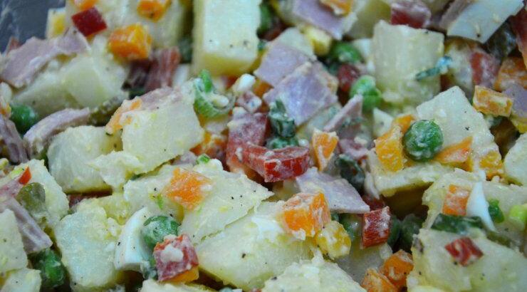 Ουκρανική σαλάτα με λαχανικά και γλώσσα χοιρινή