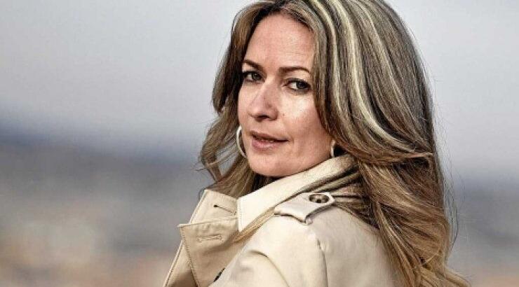 Ισπανίδα πολιτικός ποζάρει topless 