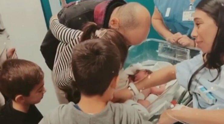 Ολυμπία Χοψονίδου: Οι νέες εικόνες μέσα από το μαιευτήριο αγκαλιά με την κόρη της!