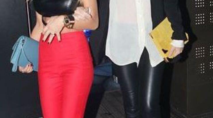 Έφη Παπαιωάννου-Υβόννη Μπόσνιακ: Μαζί στην πρεμιέρα της φίλης τους Νατάσας Θεοδωρίδου 