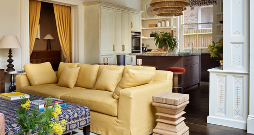 Πώς η Mhairi Coyle μεταμόρφωσε ένα open-plan δωμάτιο στον πιο cozy χώρο
