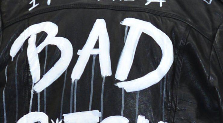 Ποια σούπερ σταρ φοράει αυτό το jacket; [φωτογραφίες]