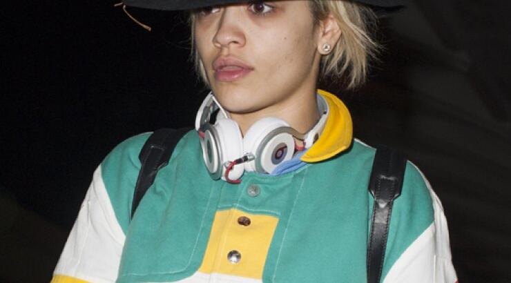 Η Rita Ora εντελώς άβαφη [φωτογραφίες]