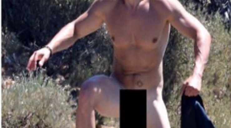 Γνωστός Έλληνας φωτογραφίζετια ολόγυμνος στην παραλία μιμούμενος τον Orlando Bloom! [εικόνα]