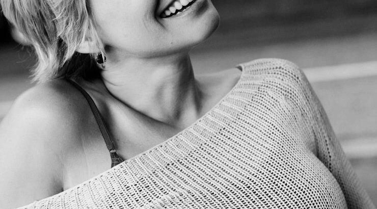 Η Ουγγαρέζα καλλονή που πρωταγωνιστεί στις «καυτές» σκηνές με τον Παπακαλιάτη [εικόνες]