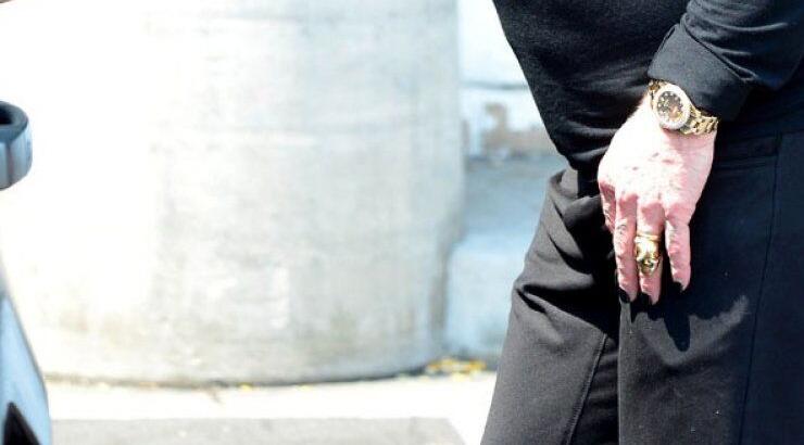 Ποιος τραγουδιστής φοράει αυτά τα δαχτυλίδια;