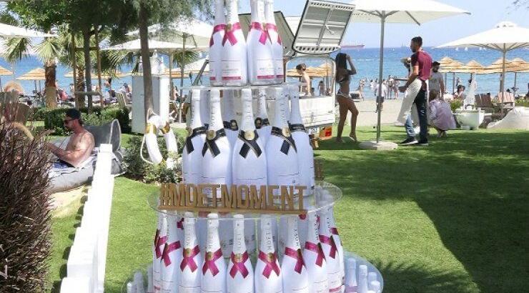 80 χώρες, 1 εκατομμύριο άνθρωποι, μια μεγάλη πρόποση για τη Moët & Chandon Grand Day που τιμήθηκε μεγαλειωδώς και στην Κύπρο