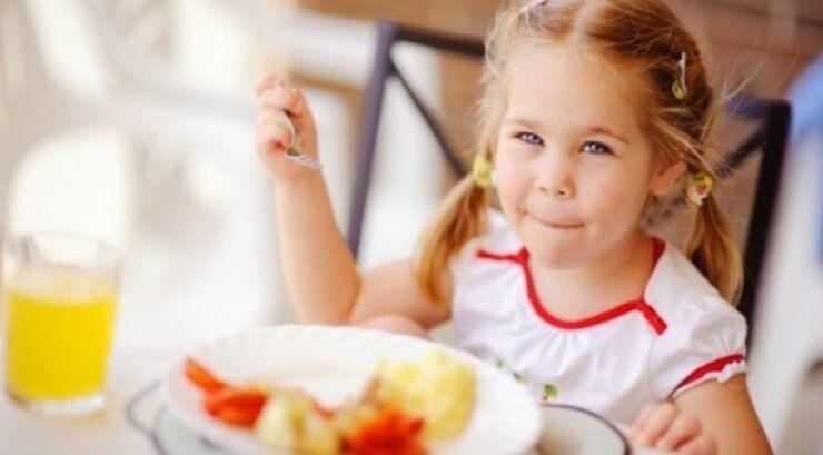4 μύθοι γύρω από τη διατροφή που ίσως να λες κι εσύ στο παιδί σου