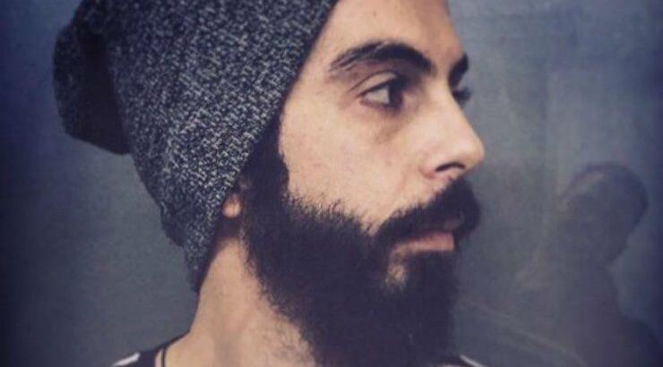 Παναγιώτης Κυριάκου: Δεν θα πιστεύετε που έχει τοποθετήσει εξώφυλλο του η μητέρα του στο πατρικό του!