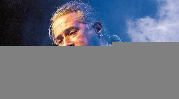 Ο Παντελής Θαλασσινός τραγουδά για την "Αροδαφνούσα"