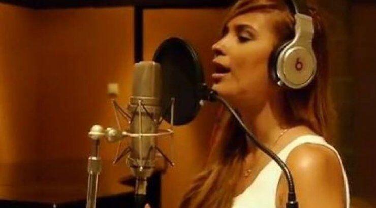 Η «δίδυμη» αδερφή της Πάολα ερμηνεύει το «Φταις» στα εβραϊκά!