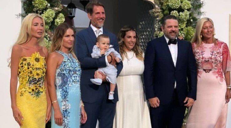 Μαίρη Κατράντζου: Η dreamy βάφτιση του γιου της στις Σπέτσες με νονό τον Πρίγκιπα Παύλο [εικόνες]