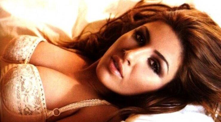 Η Έλενα Παπαρίζου αποκαλύπτει για την πρόταση γάμου και… θολώνει τα νερά