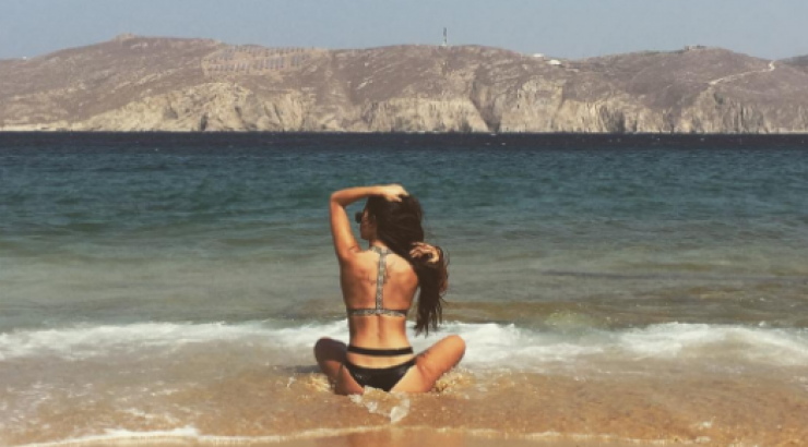 Έλληνας τραγουδιστής χώρισε από την κουκλάρα σύντροφό του!